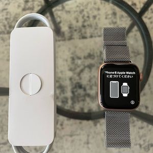 Apple Watch, series 4 40 mm with new charger